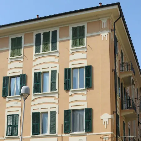 Casamarealbenga شقة ألبينغا
